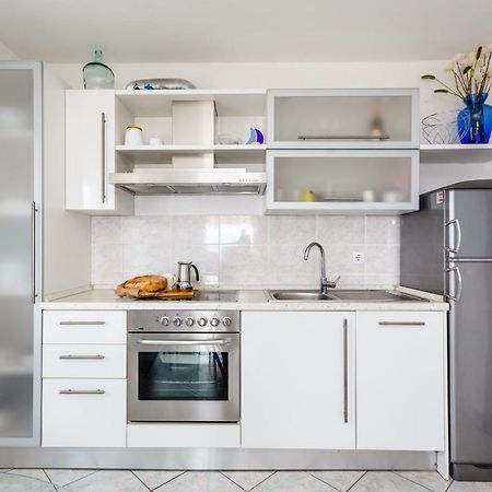 Apartment Luna Малинска Екстериор снимка