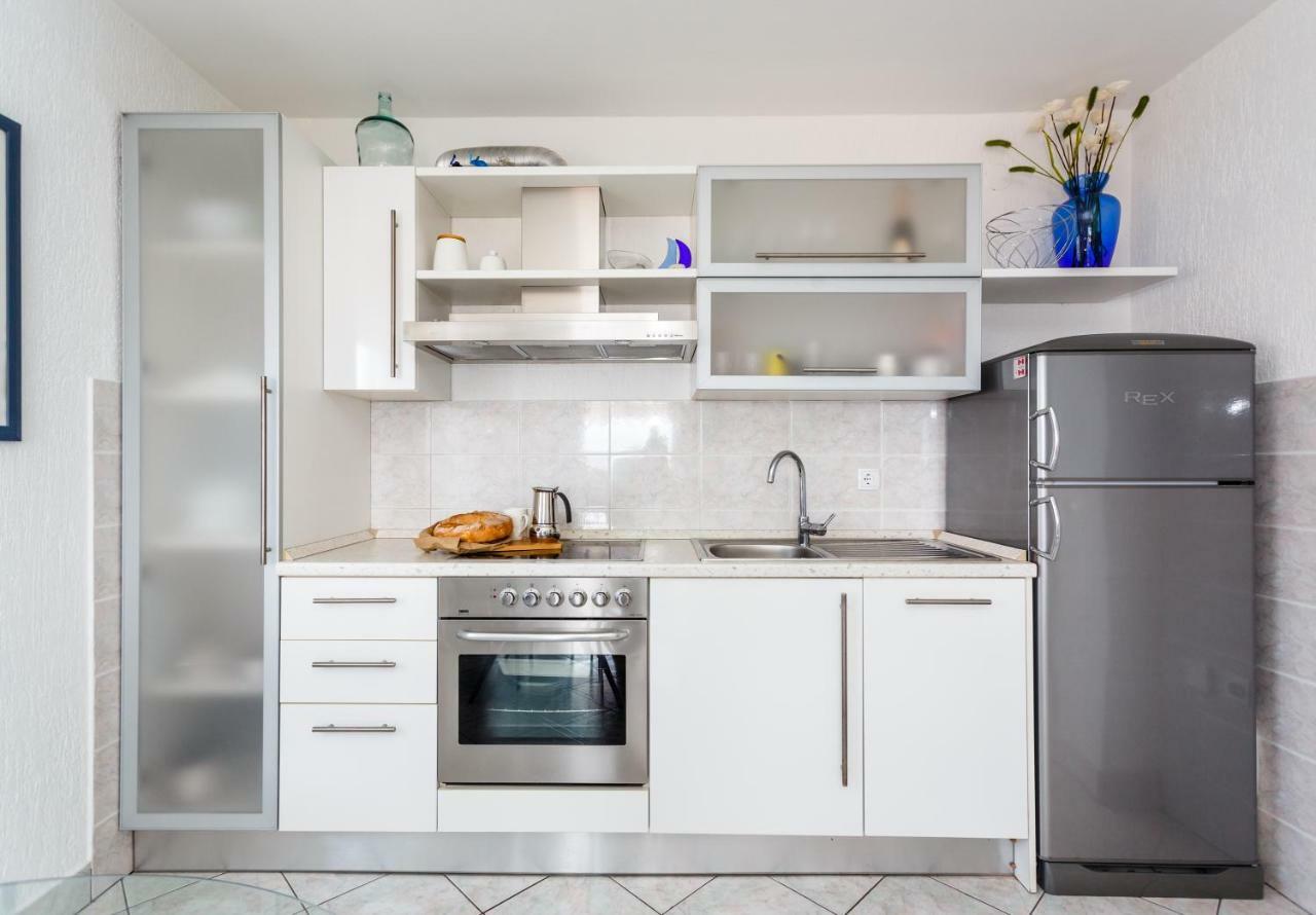 Apartment Luna Малинска Екстериор снимка