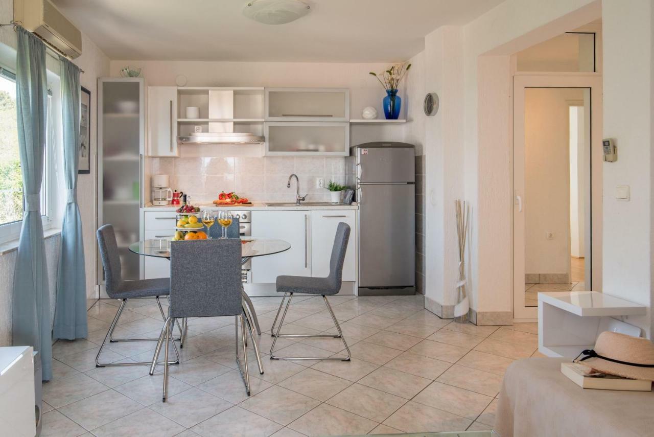 Apartment Luna Малинска Екстериор снимка