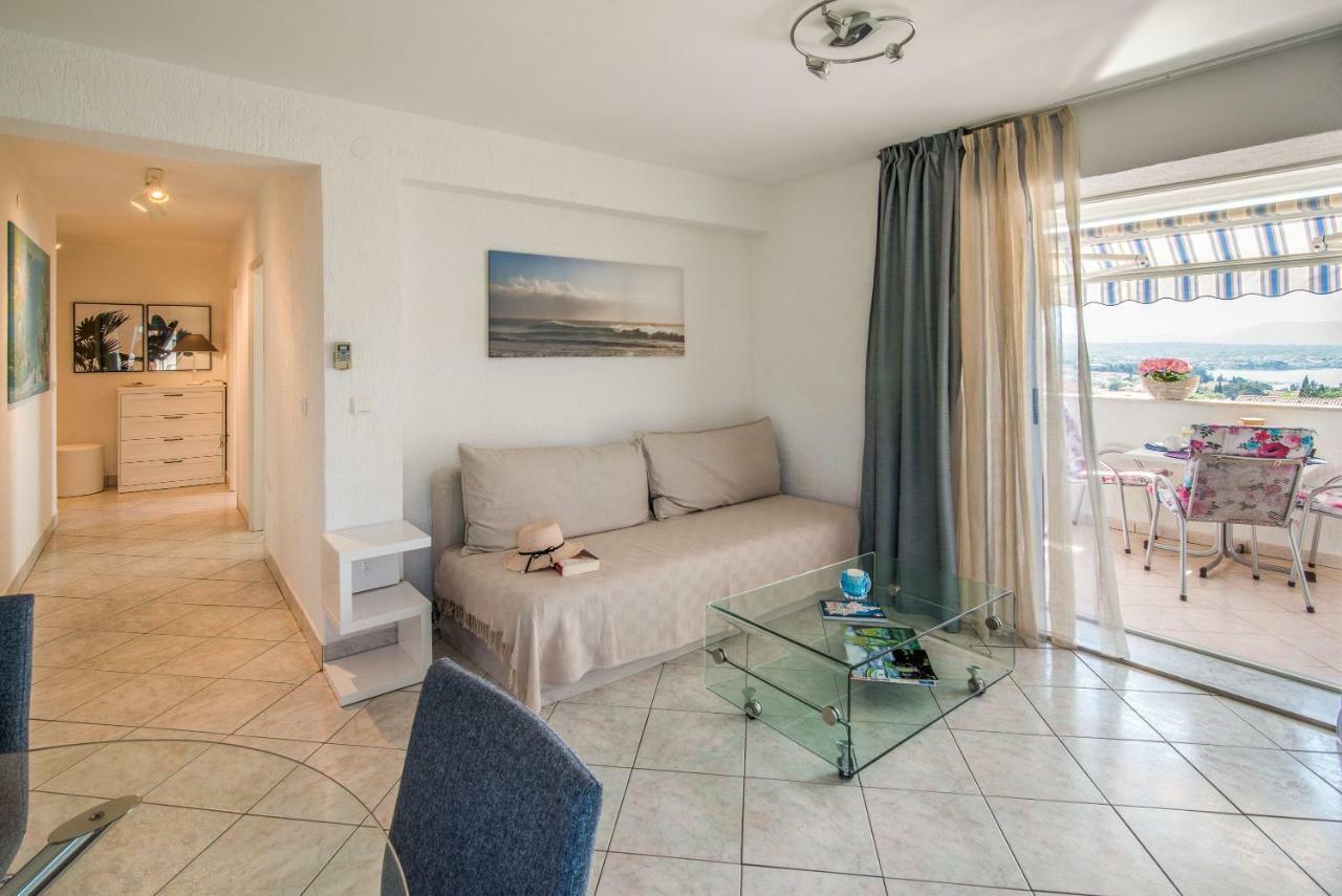 Apartment Luna Малинска Екстериор снимка