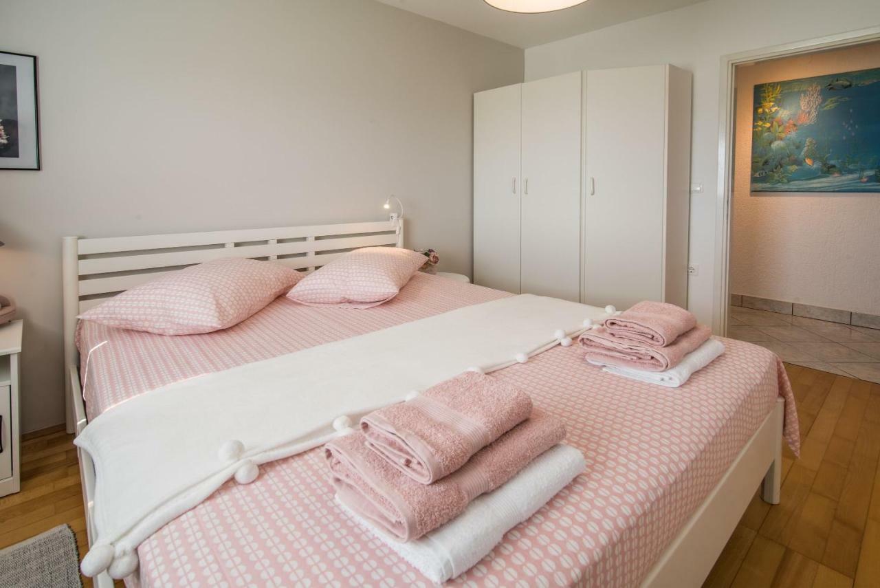 Apartment Luna Малинска Екстериор снимка