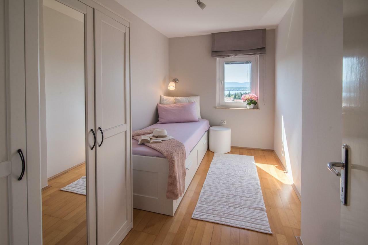 Apartment Luna Малинска Екстериор снимка